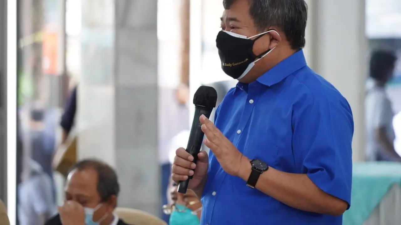 Bupati garut Rudy Gunawan menyatakan, untuk menekan penyebaran Covid-19 selama PPKM level 4, Satgas Covid-19 Garut, bakal melakukan vaksinasi acak di pusat keramaian.