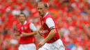 Dennis Bergkamp (94 assist) - Legenda Arsenal ini dikenal dengan kemampuannya dalam mencetak gol dan memberikan assist. Selama membela Arsenal, Bergkamp tercatat memberikan 94 assist bagi skuat The Gunners. (AFP/Odd Andersen)