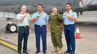 Berurutan dari kiri, Atase Pertahanan Kanada untuk Indonesia Kolonel Stewart Taylor, Komandan Pangkalan Udara Halim Perdanakusuma Destianto Nugroho, Direktur Jenderal Intelijen dan Perencanaan Kanada Brigadir Jenderal John Vass, dan Kepala Dinas Lanud Halim Perdanakusuma Kolonel Penerbang Puguh Yulianto di kunjungan RCAF, Rabu (22/11/2023).