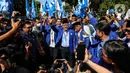 Ketua Umum Partai Amanat Nasional (PAN) Zulkifli Hasan saat memimpin rombongan petinggi PAN mengajukan berkas bakal calon anggota legislatif (Bacaleg) di Gedung KPU, Jakarta, Jumat (12/5/2023). PAN mendaftarkan 580 Bacaleg ke KPU. (Liputan6.com/Johan Tallo)