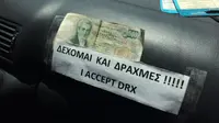 Sopir Taksi di Yunani Mulai Terima Pembayaran dengan Drachma