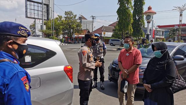 Penyekatan pemudik seturut larangan mudik dipercepat, di Pemalang, Jawa Tengah. (Foto: Liputan6.com/Humas Polres Pemalang)