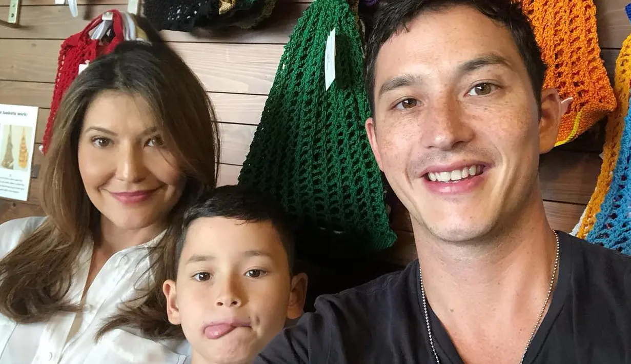 Mike Lewis dan Tamara Bleszynski