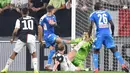 Proses terjadinya gol yang dicetak bek Napoli, Giovanni Di Lorenzo, ke gawang Juventus pada laga Serie A di Stadion Allianz, Turin, Sabtu (31/8). Juventus menang 4-3 atas Napoli. (AFP/Alessandro di Marco)