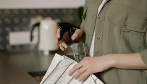 8 Cara Membersihkan Kerak Minyak di Meja Dapur, Langsung Kinclong dalam Sekejap