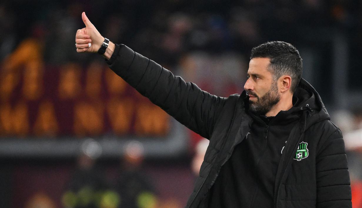 Sayangnya, penampilan apik Jay Idzes tak dibarengi dengan performa timnya. Skuad asuhan Fabio Grosso harus merasakan tiga kali kekalahan dan dua kali hasil imbang dalam lima pertandingan terakhir. Hal itu membuat mereka kini menghuni posisi ke-11 klasemen sementara Liga Italia. (AFP/Alberto Pizzoli)