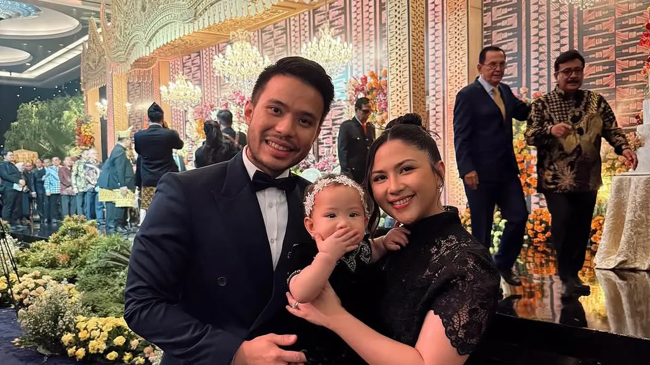 Gaya Mama Cantik Jessica Mila Kondangan Sambil Momong Anak, Tampil Elegan dengan Tas Hermes Kelly