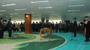 Ketua Badan Pemeriksa Keuangan, Harry Azhar Aziz dan Wakil Ketua BPK Sapto Amal Damandari dilantik oleh Ketua MA Bidang Yudisial, Muhammad Saleh, Jakarta, (28/10/2014). (Liputan6.com/Herman Zakharia)