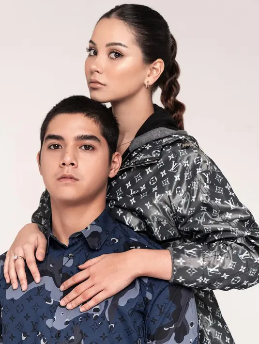 Bukan hanya menunggu usia 25 tahun, namun terpenting adalah Alyssa yang masih berkuliah. Jadi mereka pun menanti kelulusan Alyssa yang tinggal beberapa bulan lagi. (Instagram/alghazali7)