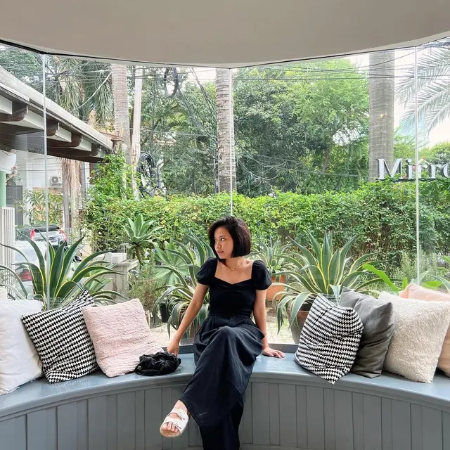 Identik Rambut Panjang, Ini 6 Potret Terbaru Hanggini Tampil Lebih Fresh