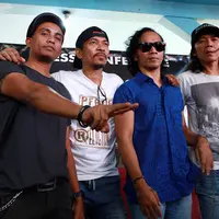 Kementrian Desa, Pembangunan Daerah Tertinggal dan Transmigrasi, Marwan Jafar mengajak grup musik Slank dalam rangka pemerataan budaya. (Deki Prayoga/Bintang.com)