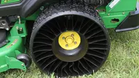 Aplikasi ban tanpa angin dari Michelin akan menyasar mesin pemotong rumput dan alat berat terlebih dahulu.
