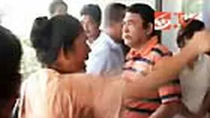 Jaksa Penuntut Umum menuntut terdakwa kasus perkosaan sepuluh bulan. Kontan keluarga emosi dan mengamuk di Kantor Kejaksaan Negeri Lubuk Pakam.