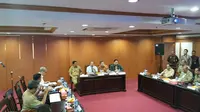 Ombudsman saat memberikan konferensi pers soal 6 layanan publik di Jakarta yang dianggap menyimpang (Liputan6.com/Nanda)
