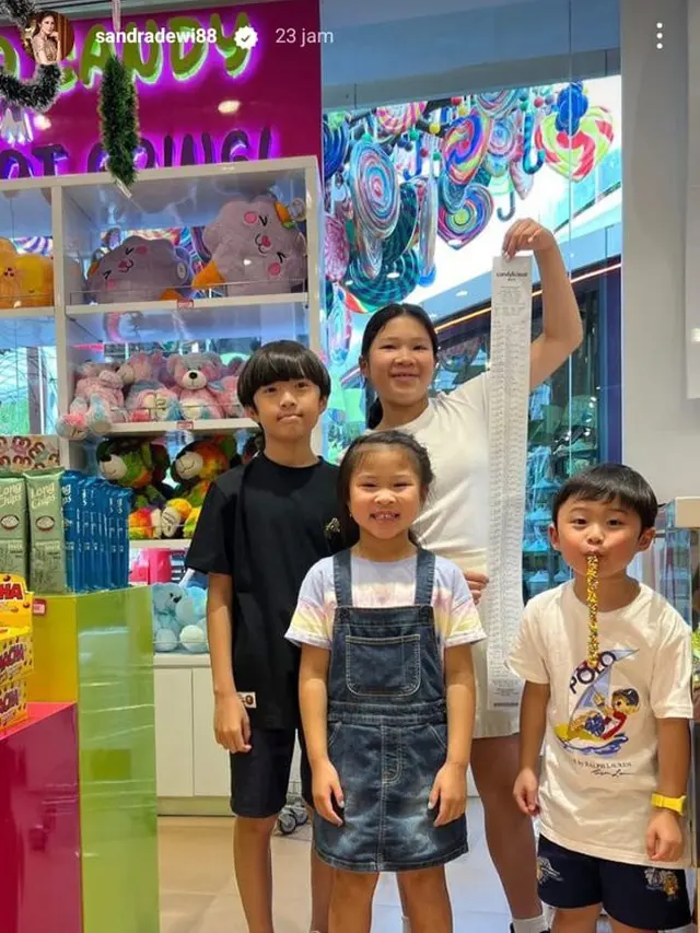 [Fimela] Sandra Dewi