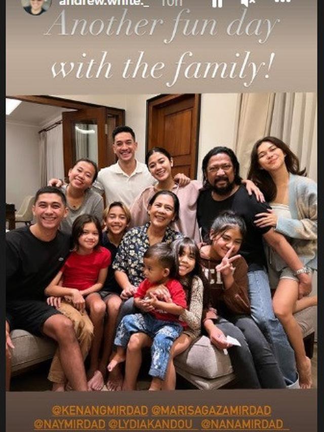 Keluarga Mirdad berkumpul di awal tahun baru 2022 (Foto: Instagram/@kenangmirdad)