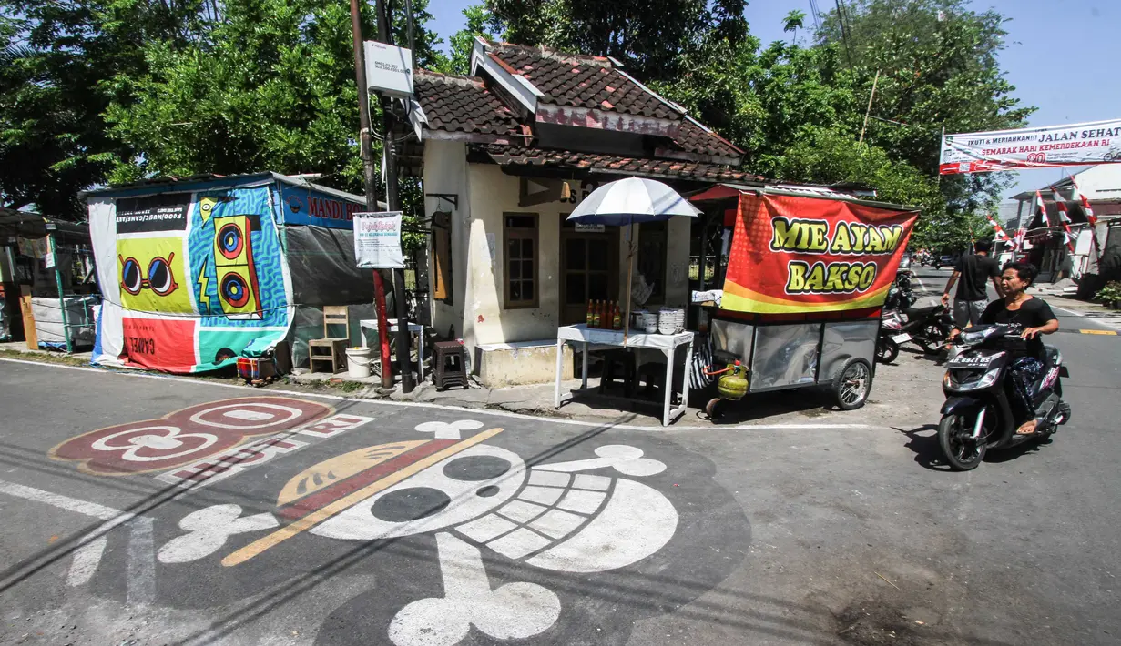 Bendera ini merupakan simbol dari kelompok bajak laut Topi Jerami yang dipimpin oleh Monkey D. Luffy dalam serial One Piece. (DIKA/AFP)