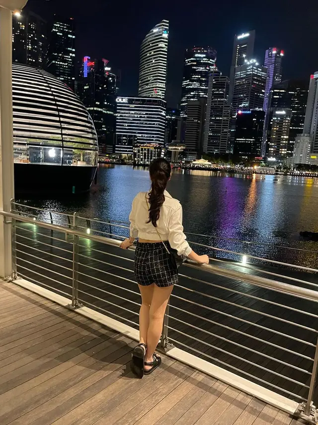 7 Potret Marcella Daryanani Bersama Suami dan Buah Hati Liburan ke Singapura