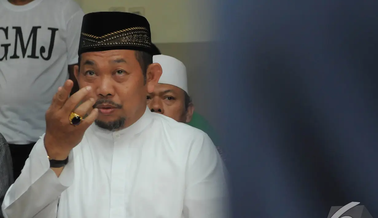 Fahrurrozi duduk sebagai pembina di Majelis Pimpinan Pusat Forum Silaturahmi Tamir Masjid dan Musholla Indonesia (MPP Fahmi Tamami), sedangkan Rhoma Irama sebagai ketuanya. Foto diambil pada Rabu (3/12/2014). (Liputan6.com/Herman Zakharia)