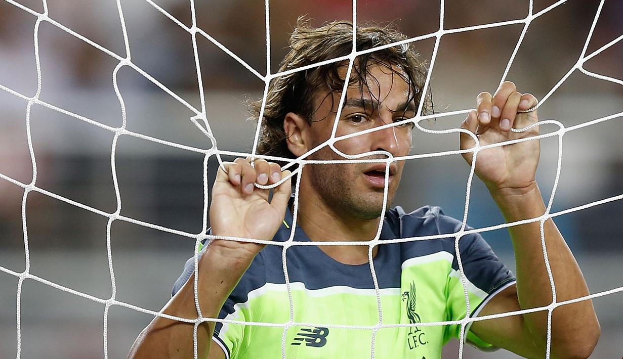 1. Lazar Markovic - Hasil penjualan Luis Suarez digunakan Brendan Rodgers untuk memboyongnya dari Benfica seharga 20 juta poundsterling. Gagal menembus skuat senior, dirinya dipinjamkan ke Hull dan kini ke Anderlecht. (AFP/Lachlan Cunningham)