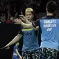 Ganda putra Indonesia, Kevin Sanjaya / Marcus Gideon, merayakan kemenangan atas rekan senegaranya pada Indonesia Masters 2019 di Istora Senayan, Jakarta, Rabu (23/1). Kevin / Marcus lolos ke semifinal. (Bola.com/Yoppy Renato)