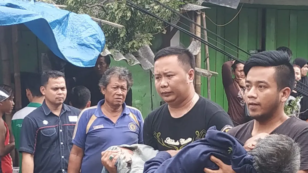 Salah satu korban meninggal dunia tertimpa pohon tumbang di jalan Bratayudha Garut