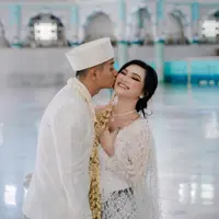 Akad nikah Rendy Kusdiana dan Natasya berlangsung khidmat di salah satu masjid. [Foto: IG/rendykusdianaa].