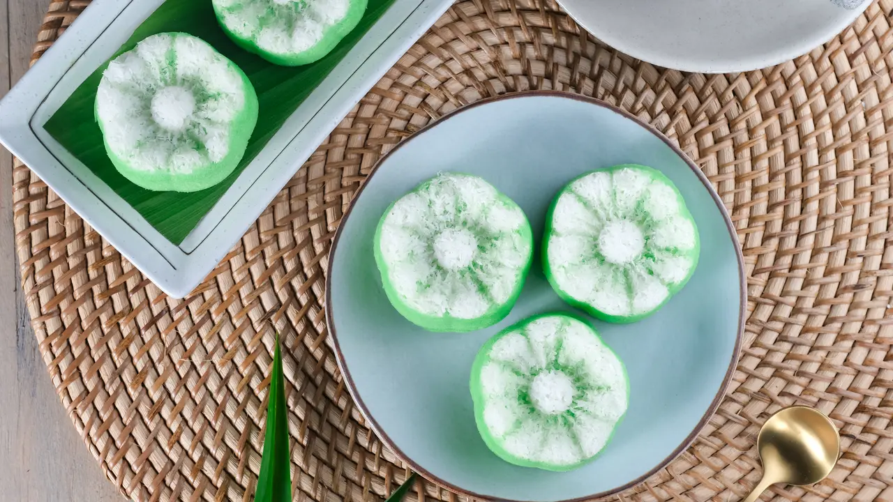 kue putu ayu