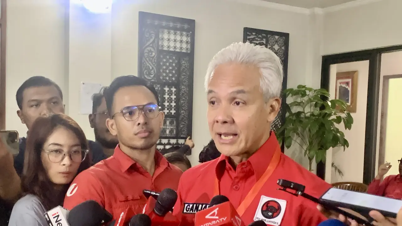 Ketua DPP PDI Perjuangan Ganjar Pranowo menegaskan bahwa belum digelarnya Kongres PDIP hingga saat ini tidak ada kaitannya dengan proses hukum Sekjen PDIP Hasto Kristiyanto. (Liputan6.com/Delvira Hutabarat)
