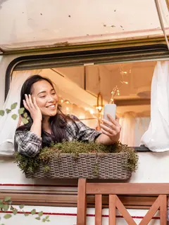 Bahagia tersenyum./Copyright Image by freepik