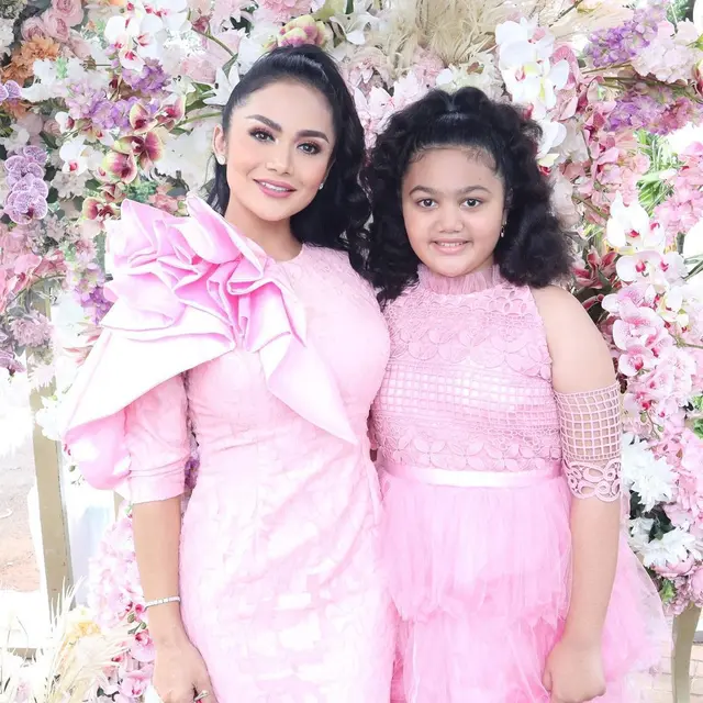 Aurel Hermansyah Gelar Baby Shower, Ashanty dan Krisdayanti Kompak dengan Gaun Serba Pink