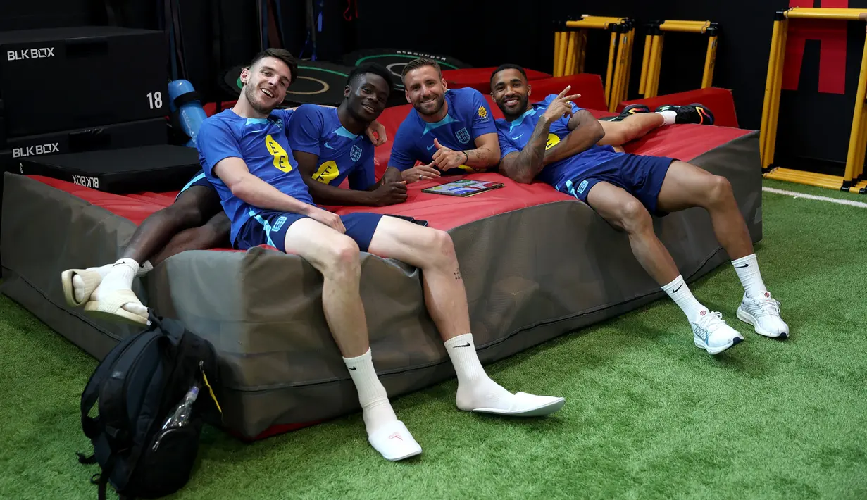 (Dari kiri) Declan Rice, Bukayo Saka, Luke Shaw dan Callum Wilson saat menjalani sesi latihan bersama Timnas Inggris di gym pusat latihan Manchester United, Carrington Training Ground, Manchester (17/6/2023) sebagai persiapan menghadapi Makedonia Utara pada laga Grup C Kualifikasi Euro 2024. (FB/England Football Team)