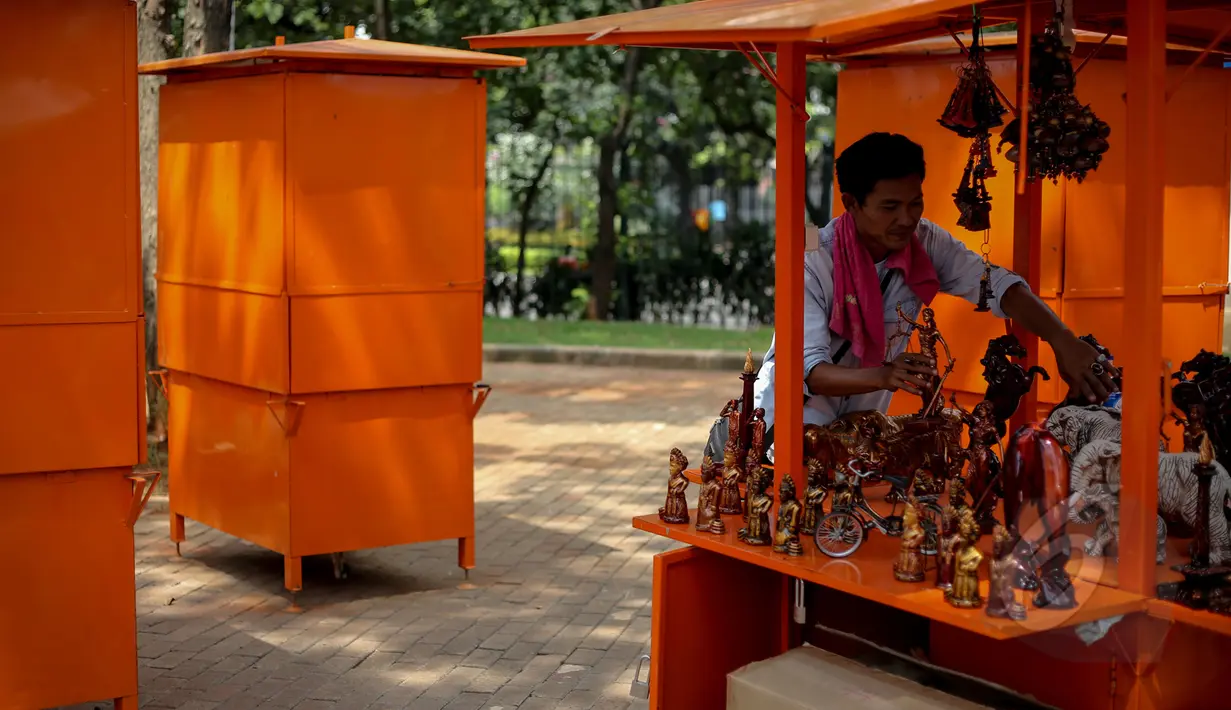 Sejumlah kios telah disiapkan Pemprov DKI di Food & Culture Park Lenggang Jakarta, Lapangan parkir IRTI Monas, Jakarta, Kamis (14/5/2015). Rencananya Gubernur Basuki akan meresmikan tempat tersebut awal Juni. (Liputan6.com/Faizal Fanani)