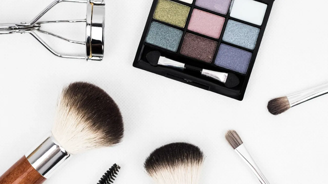 [Fimela] Makeup