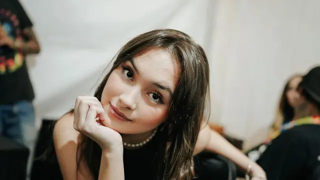 Caitlin Halderman dengan rambut panjang [Instagram/caitlinhalderman]