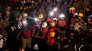 151 pekerja dikabarkan tewas dan ratusan penambang lainnya terperangkap di bawah tanah tambang batu bara di Soma, Turki, (14/5/2014). (REUTERS/Osman Orsal)