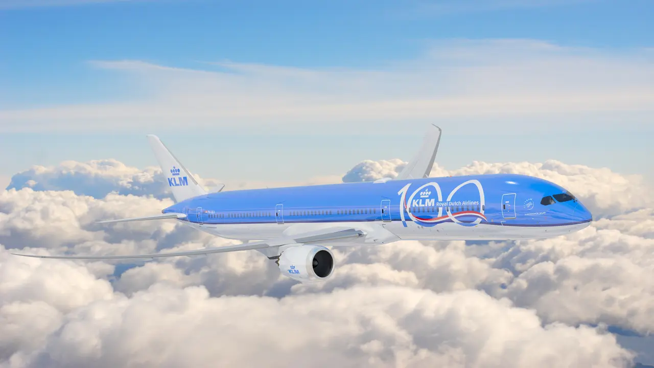 KLM Rayakan 100 Tahun Beroperasi dengan Berbagi Kisah Penerbangan