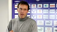 Bordeaux&#039;s coach Laurent Blanc takes part in a press conference on November 14, 2008, two days ahead of the French L1 football match Lyon vs. Bordeaux. AFP PHOTO PIERRE ANDRIEU 