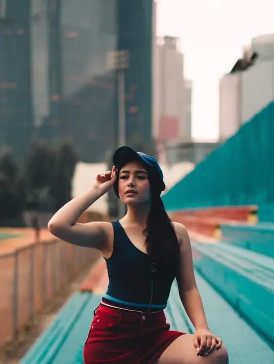 Dalam layar lebar, selebriti kelahiran Jakarta ini beberapa kali berperan dalam genre film romantis dan horor. Seperti judul Sajen, dan Bisikan Iblis. Ia pun beberapa kali menjadi salah satu nominasi dalam beberapa penghargaan selebriti. (Liputan6.com/IG/@amandamanopo)