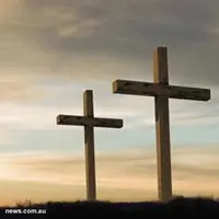 Menyambut Natal 2015 masyarakat Indonesia dikejutkan dengan penampakan salib di sebuah pohon di Palembang. Simak videonya.