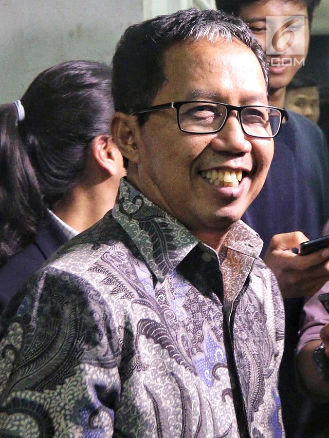 Diperiksa 11 Jam oleh Satgas, Begini Ekspresi Plt Ketua Umum PSSI