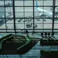 Pemandangan pesawat Garuda Indonesia yang bisa dilihat dari bourding lounge Terminal 3 Bandara Soekarno-Hatta, Tangerang, Senin (24/04). Terminal ini mampu 25 juta calon penumpang per tahun. (Liputan6.com/Fery Pradolo)