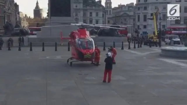 Sebuah ambulans udara yang merupakan sebuah helikopter mendarat di kota London.