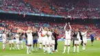Para pemain Denmark melakukan selebrasi usai melawan Wales pada pertandingan babak 16 besar Euro 2020 di Johan Cruyff Arena, Amsterdam, Belanda, Sabtu (26/6/2021). Denmark menang 4-0. (Dekan Mouhtaropoulos/Pool via AP)