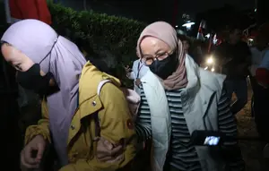 Istri Bupati Pemalang Tiba di Gedung KPK