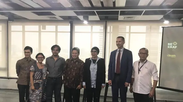Press Gathering Ibsen Scholarship Award 2019 to Multitude of Peer Gynts (MPG) (Aqilah Ananda Purwanti)