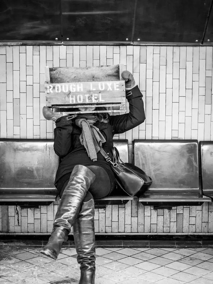 Pria Ini Hasilkan Karya Luar Biasa dari Model yang Ogah Difoto