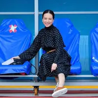 Nama Madam Pang belakangan ini hangat diperbincangkan di media sosial karena muncul di lapangan hijau bersama Timnas Thailand yang baru digelar melawan Indonesia di Piala AFF 2020. (Instagram/panglamsam).