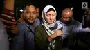 Inneke Koesherawati usai menjalani pemeriksaan terkait OTT Kalapas Sukamiskin Wahid Husein, di Gedung KPK, Jakarta, Sabtu (21/7). KPK mengamankan Inneke di kawasan Menteng terkait dugaan suap suaminya Fahmi Darmawansyah. (Liputan6.com/HO/Udin)  