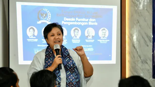 Lestari Moerdijat.